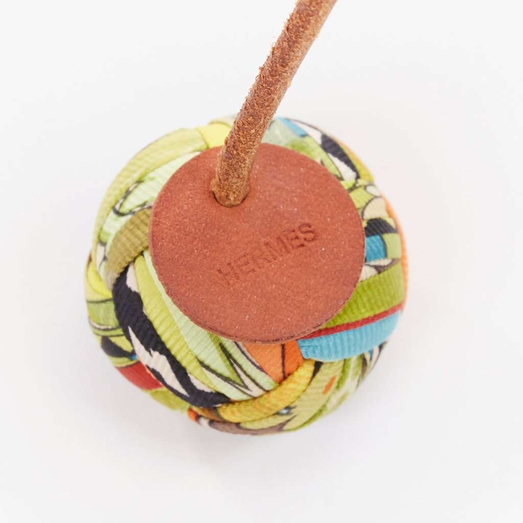 Hermès Charm de balsa pompom Brown Silk Very good condition - Back View