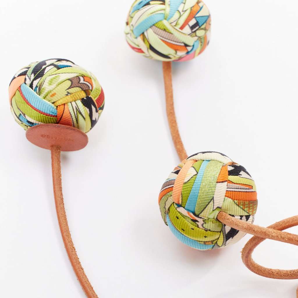 Hermès Charm de balsa pompom Brown Silk Very good condition - Model View