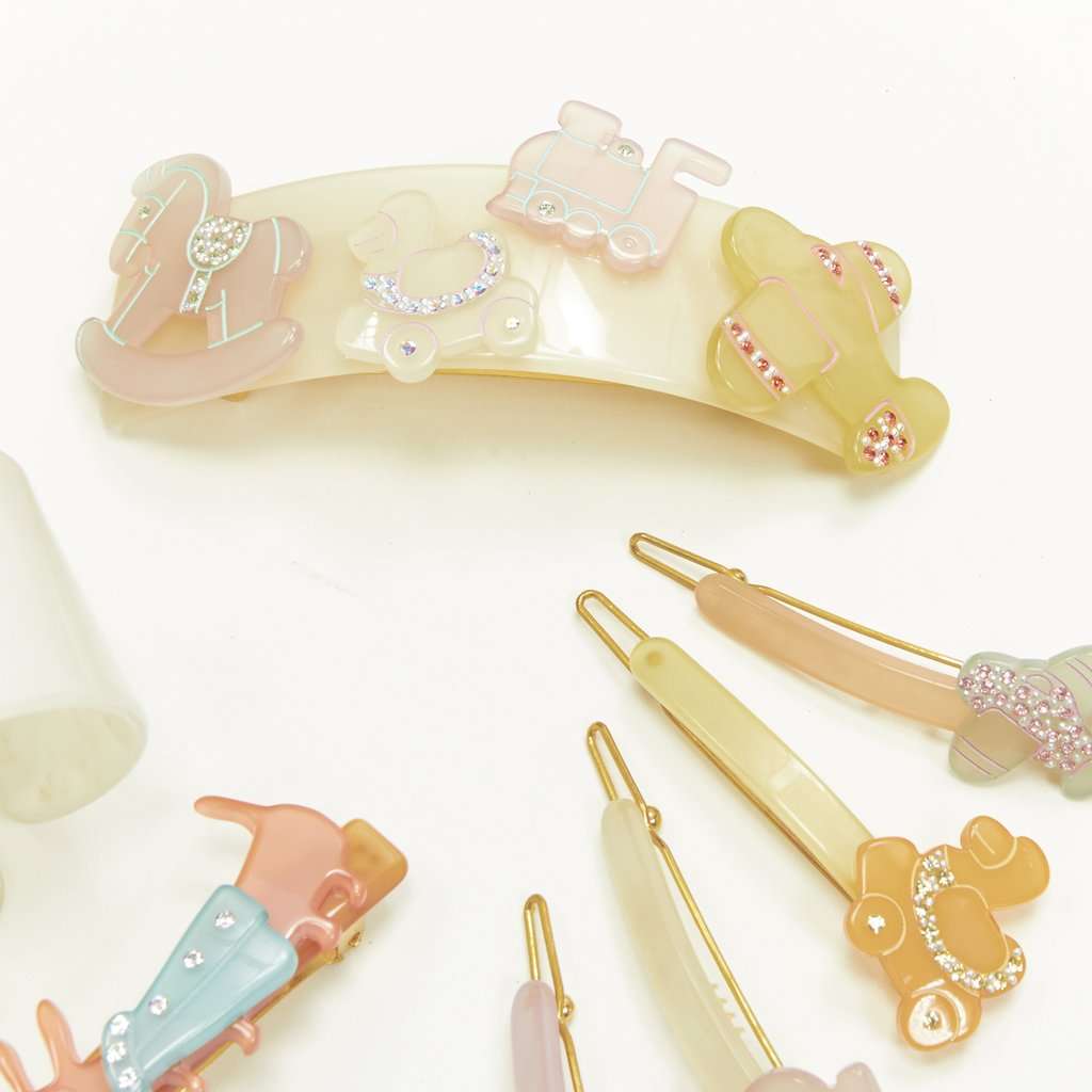 Unsigned Horse Bangle Clip MultiColor Plastic Very good condition - Inside View