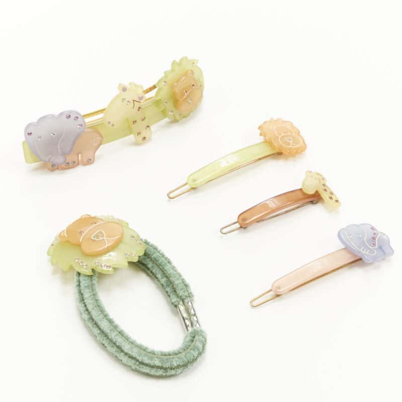 Unsigned Safari Hair Clips MultiColor Plastic Very good condition - Front View