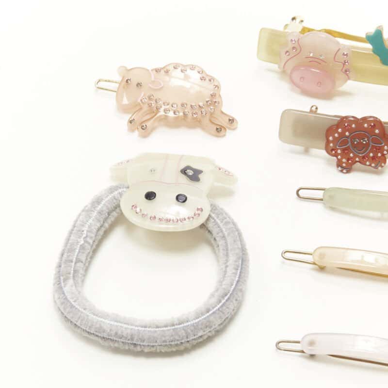 Unsigned Farm Hair Clips Other Plastic Very good condition - Back View