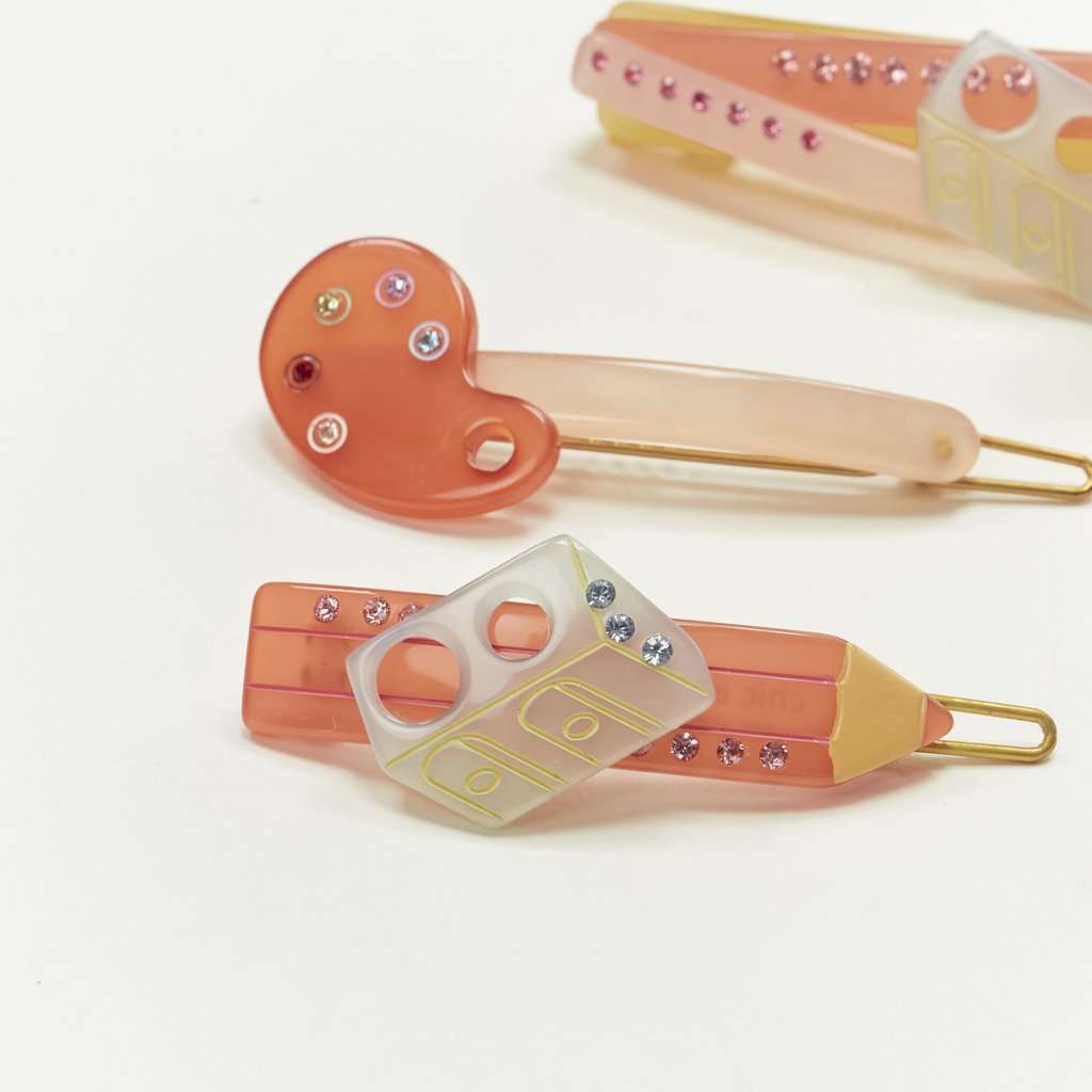 Unsigned Brush Hair Clips MultiColor Plastic Very good condition - Model View