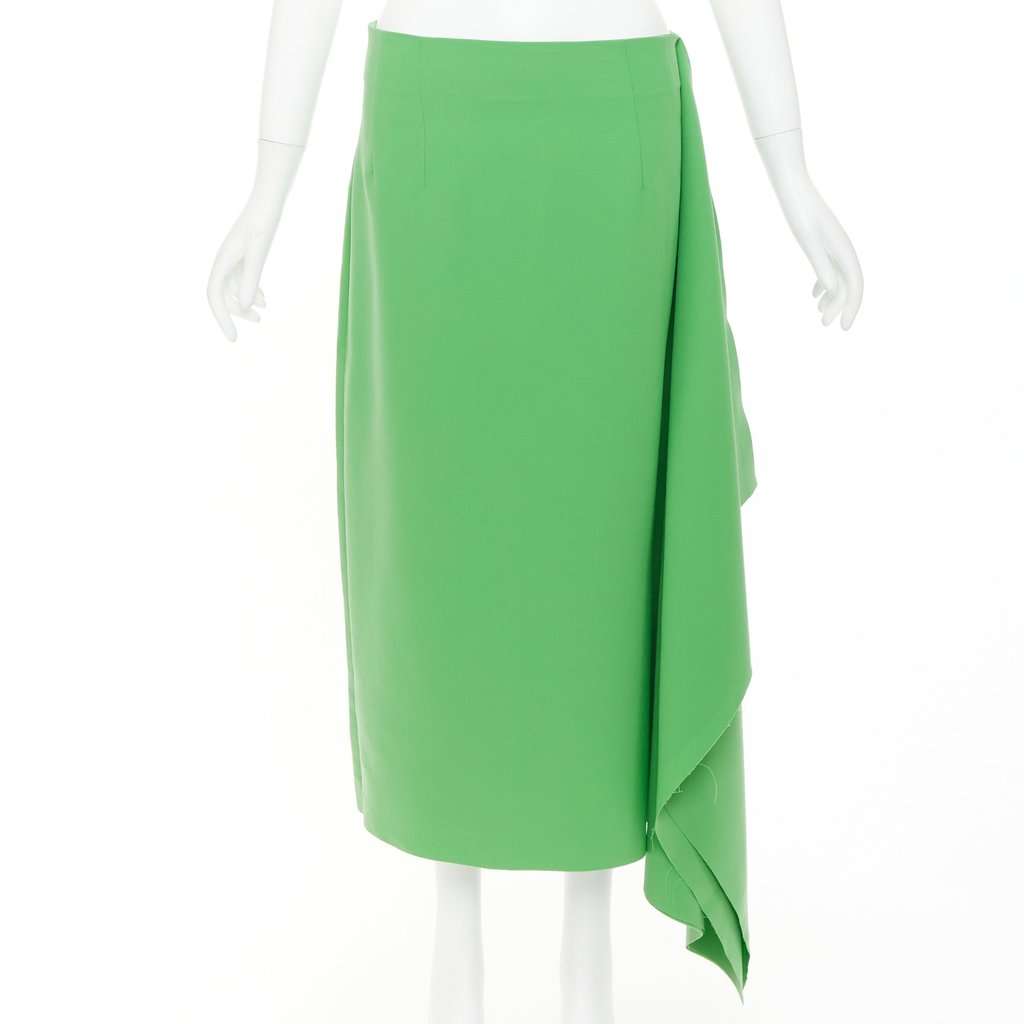 Unsigned Green Polyester Skirt Green Polyester Very good condition - Front View