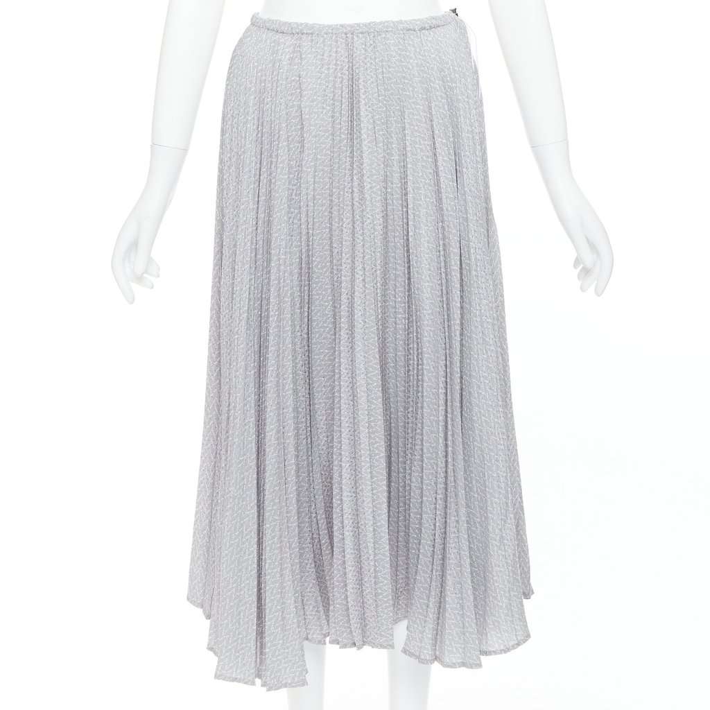 Fendi Grey Silk Skirt Grey Silk Very good condition - Front View