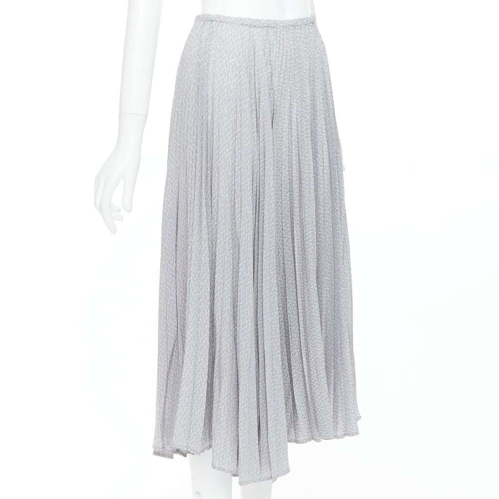 Fendi Grey Silk Skirt Grey Silk Very good condition - Inside View