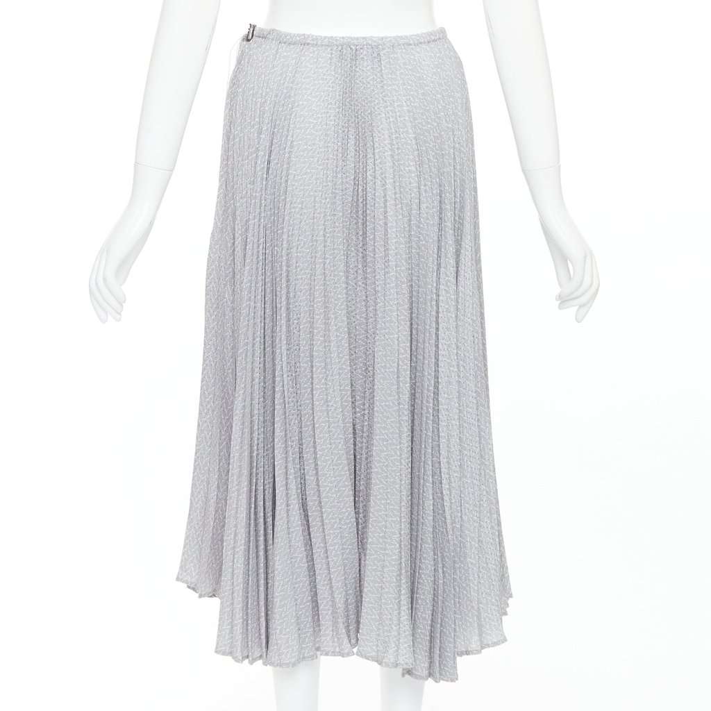Fendi Grey Silk Skirt Grey Silk Very good condition - Box View