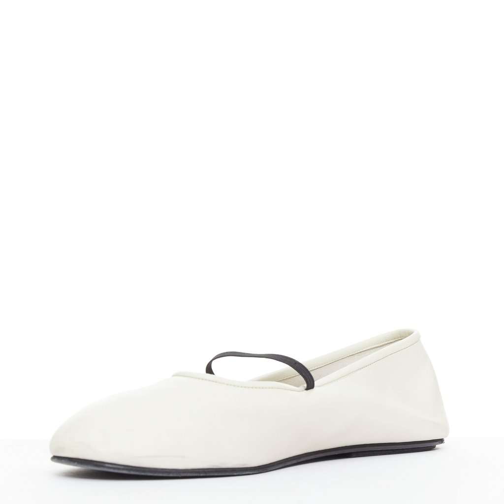 The Row Ecru Leather Ballet flats Beige Leather Good condition - Model View