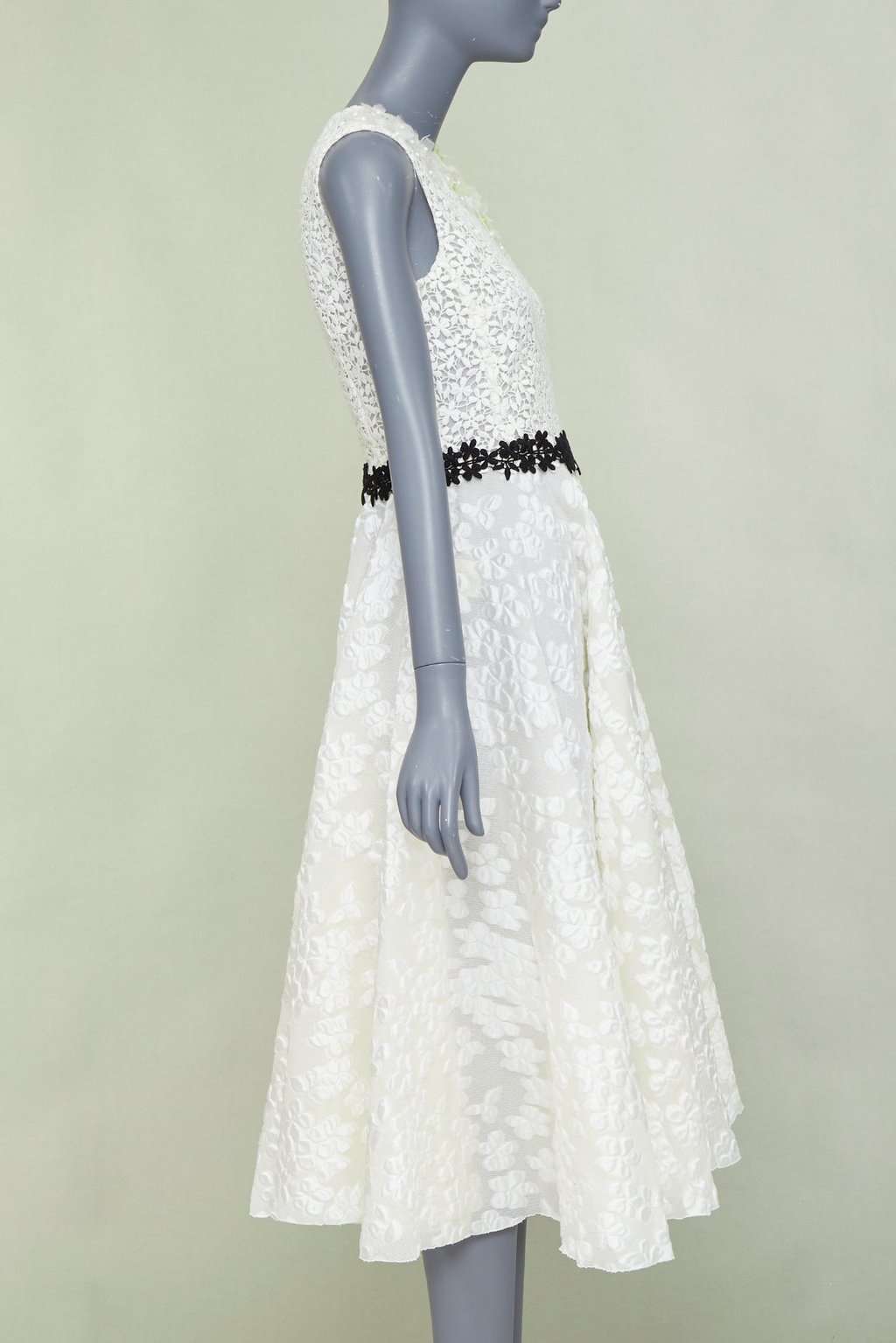 Giambattista Valli Ecru Polyester Dress Beige Polyester Very good condition - Model View