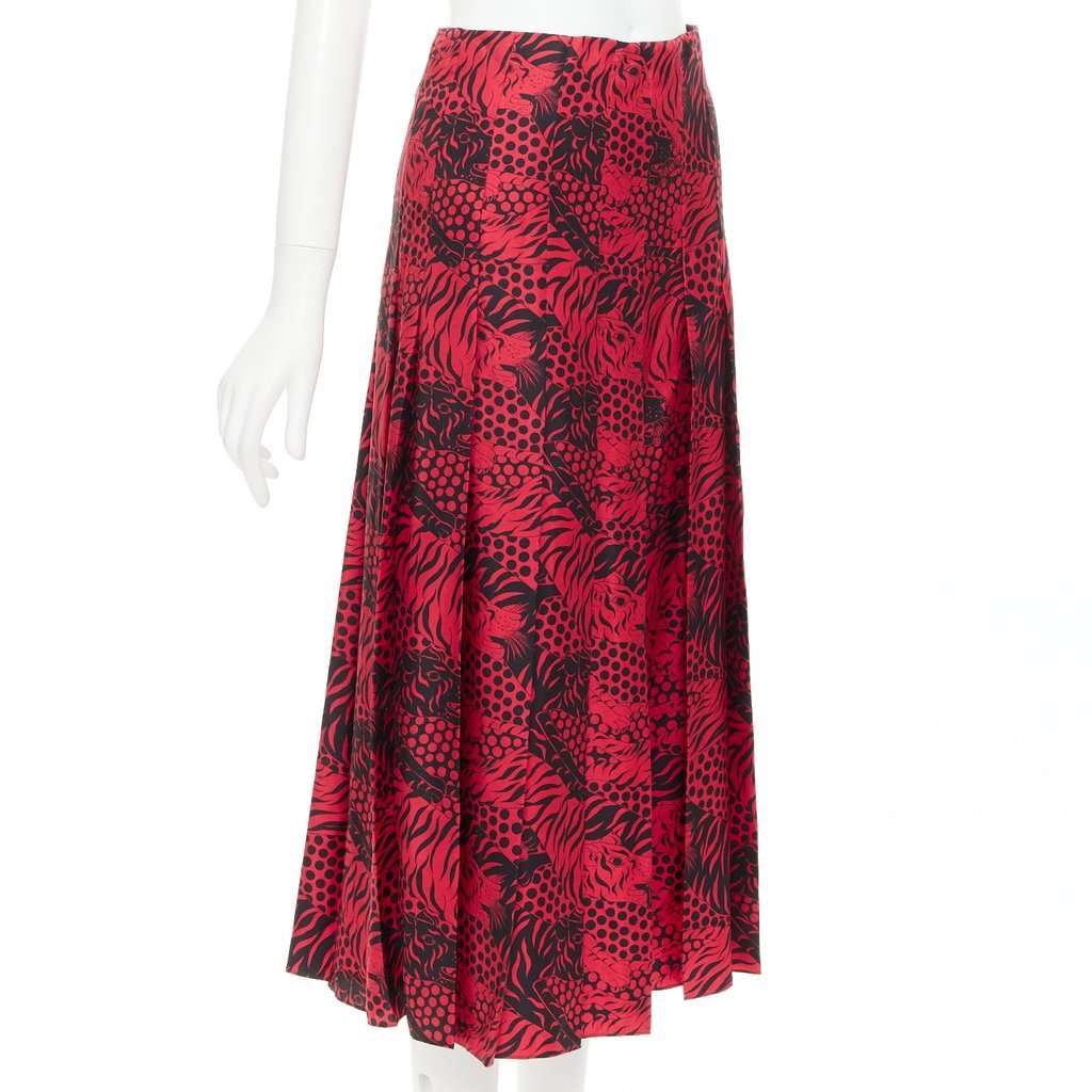 Gucci Red Silk Skirt Red Silk Very good condition - Inside View
