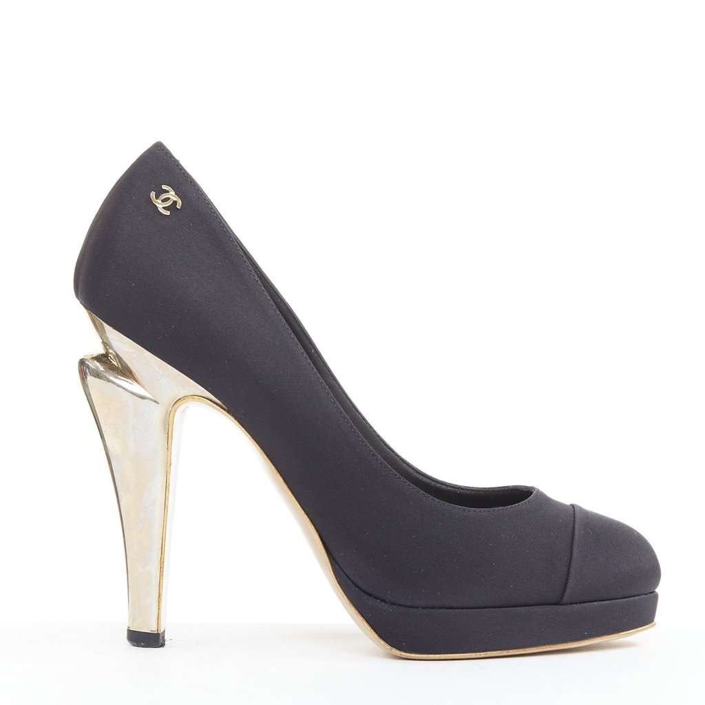 Chanel Black Silk Heels Black Silk Good condition - Front View