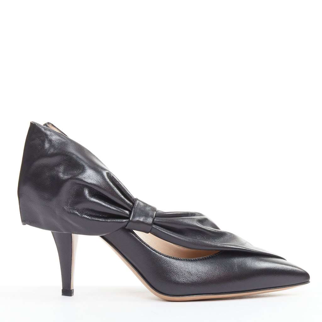 Valentino Black Leather Heels Black Leather Very good condition - Front View