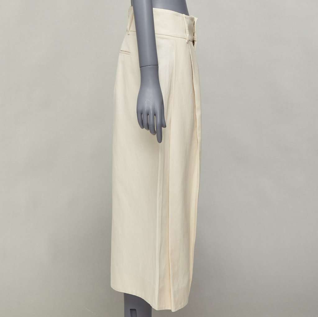 Marni Cargo Pocket Shorts Ecru Cotton Fair condition - Model View