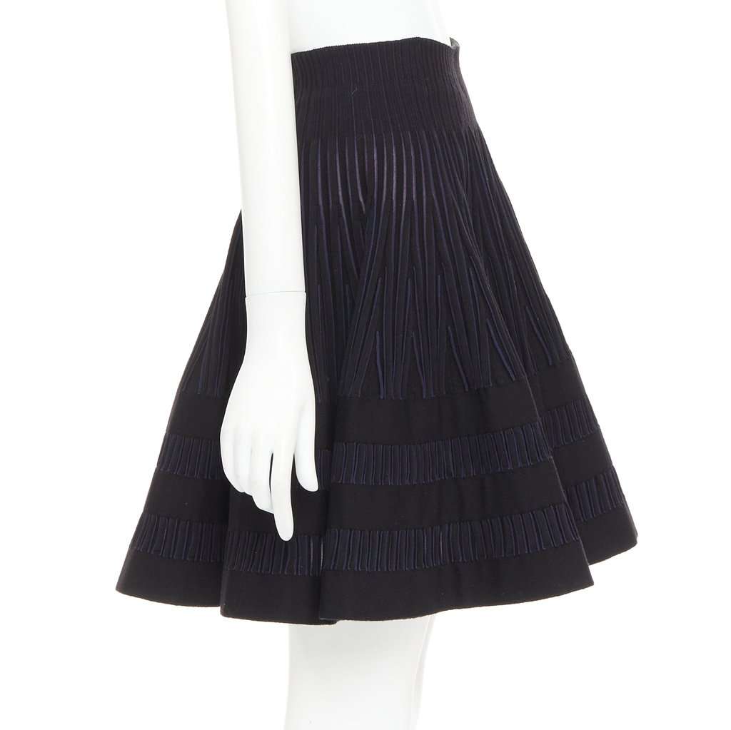 Alaïa Black Wool Skirt Black Wool Very good condition - Model View