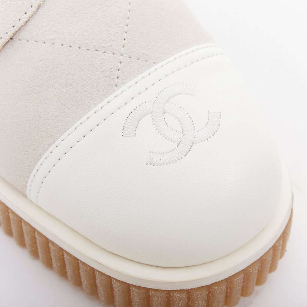 Chanel Grey Suede Boots Grey Suede Very good condition - Back View