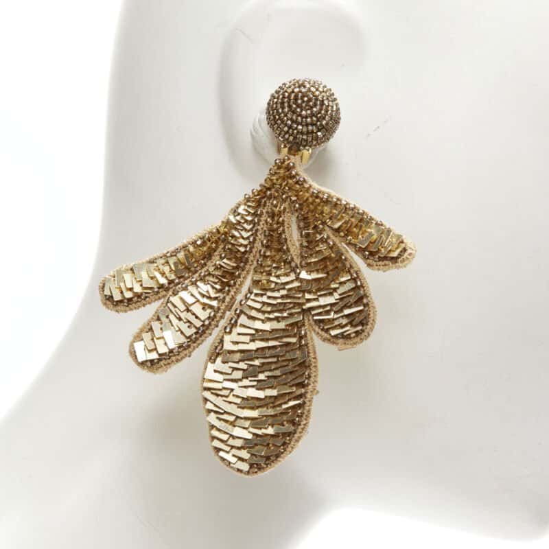 Oscar de la Renta sequin leaf earring Gold Never worn - Model View