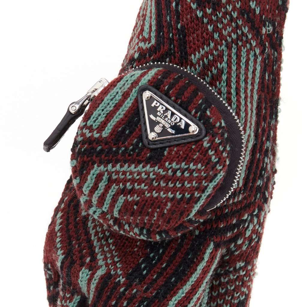 Prada Red Wool Gloves Red Wool Never worn, with tag - Back View
