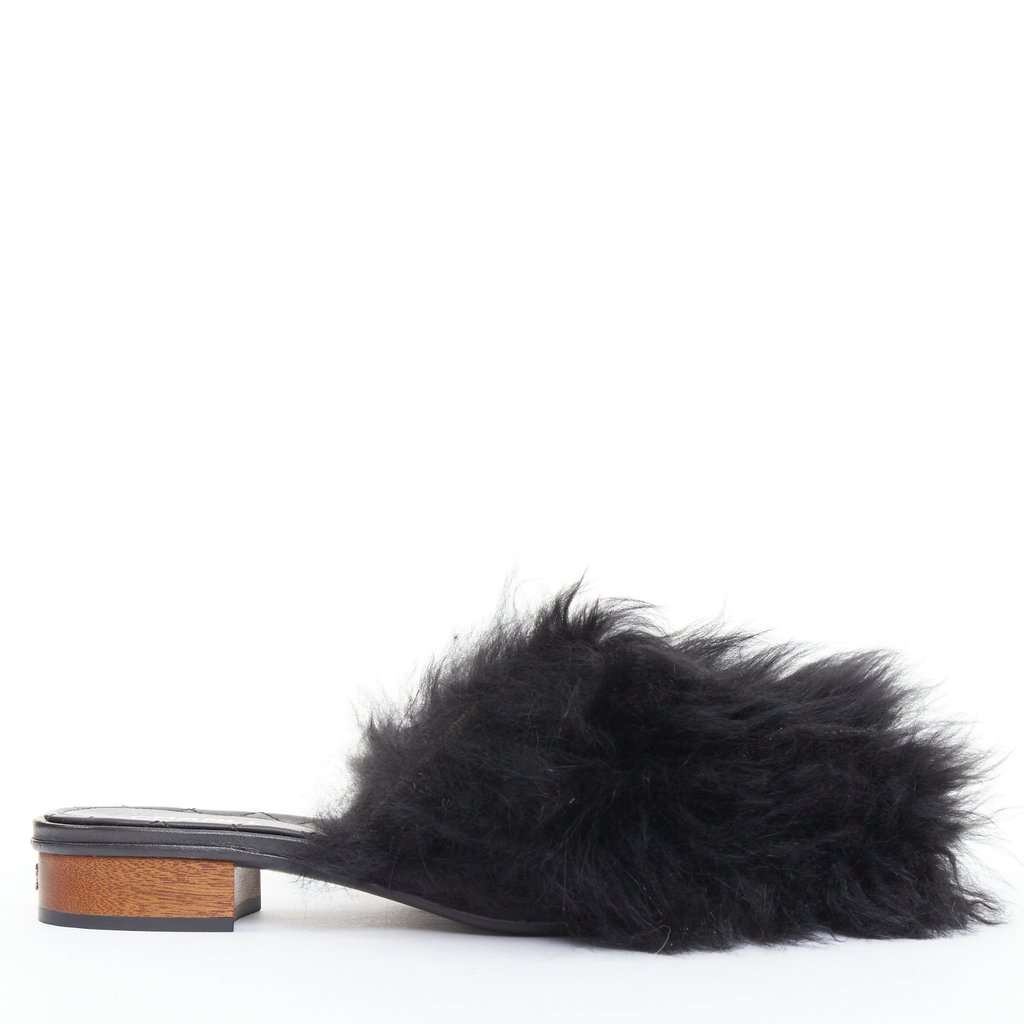 Chanel Black Fur Sandals Black Fur Very good condition - Front View