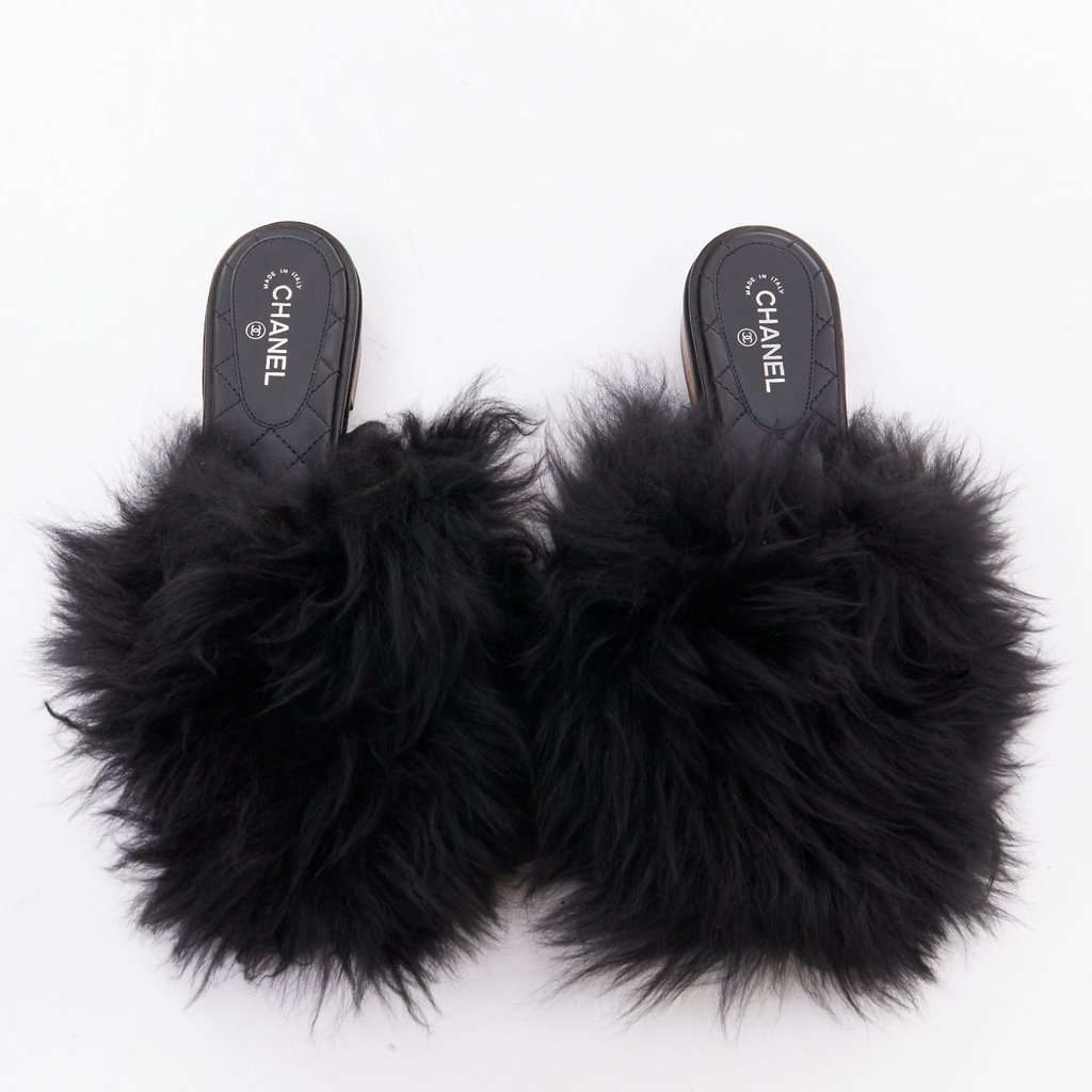 Chanel Black Fur Sandals Black Fur Very good condition - Model View