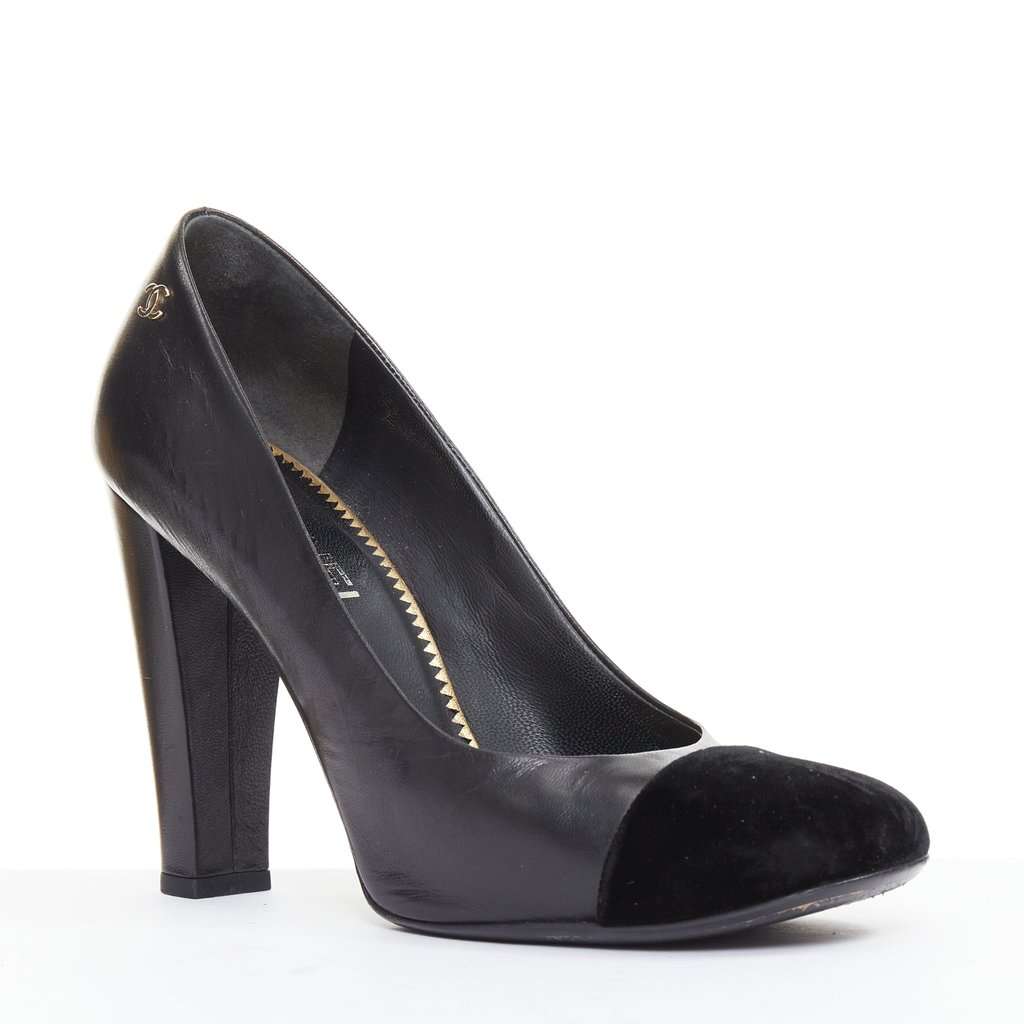 Chanel Black Leather Heels Black Leather Fair condition - Front View