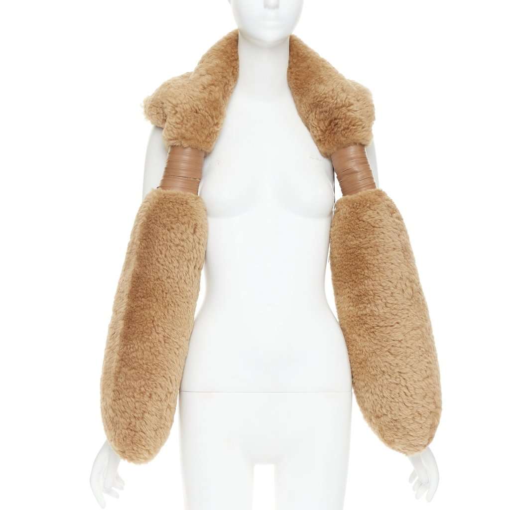 Bottega Veneta Brown Fur Scarf Brown Fur Never worn, with tag - Front View