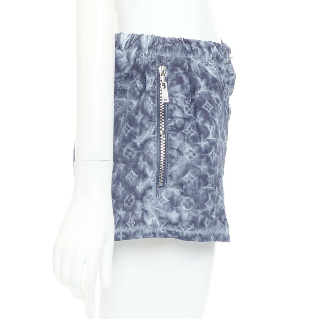 Louis Vuitton Blue Polyester Shorts Blue Polyester Very good condition - Model View