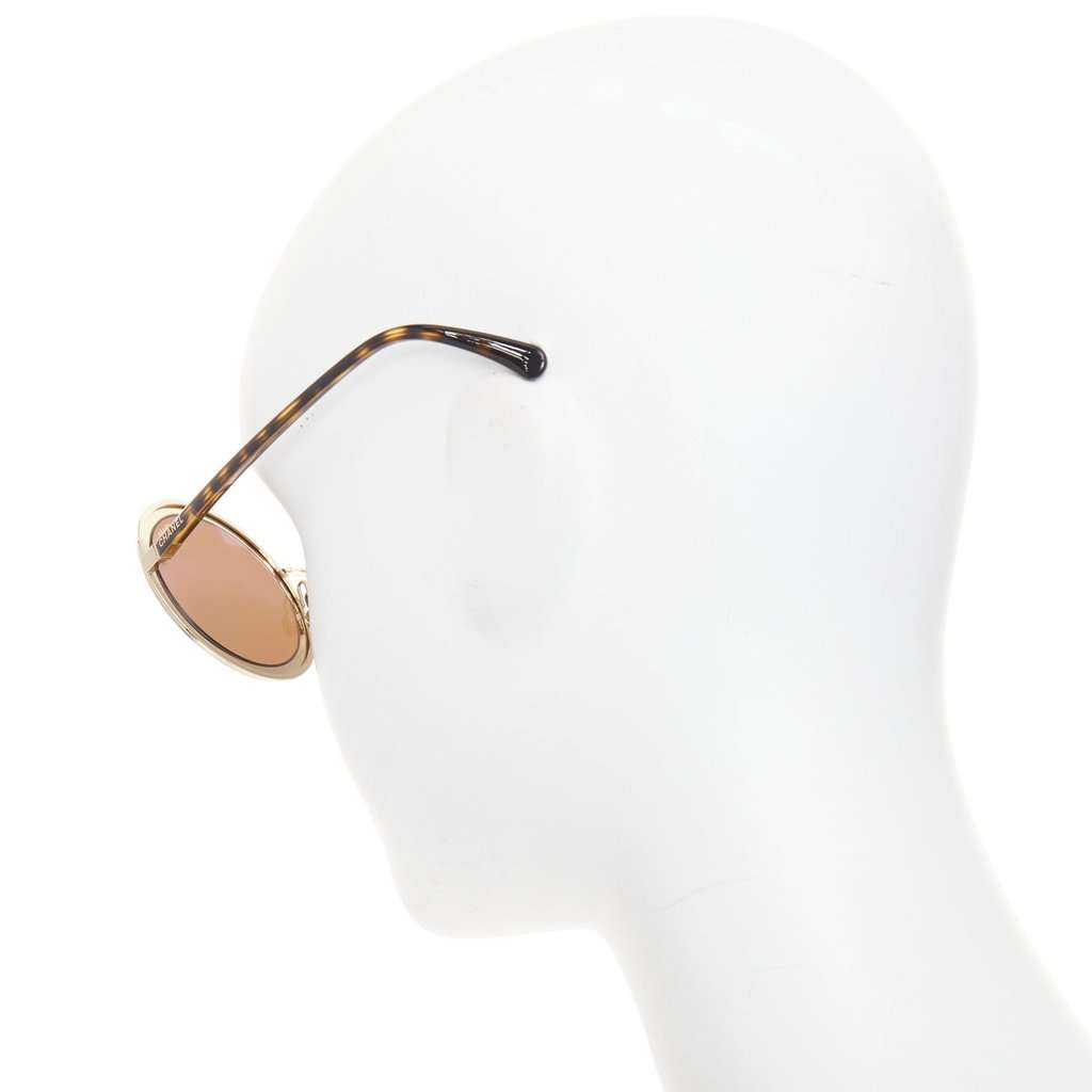 Chanel Gold Metal Sunglasses Gold Metal Very good condition - Box View