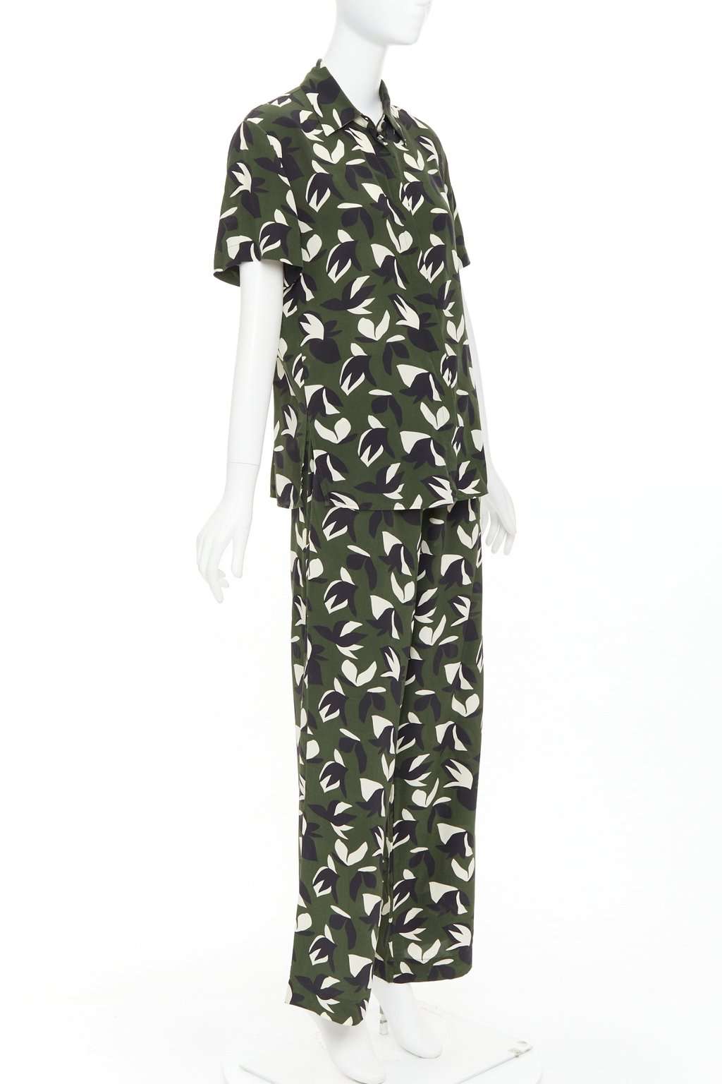 Unsigned Green Silk Jumpsuit Green Silk Very good condition - Inside View