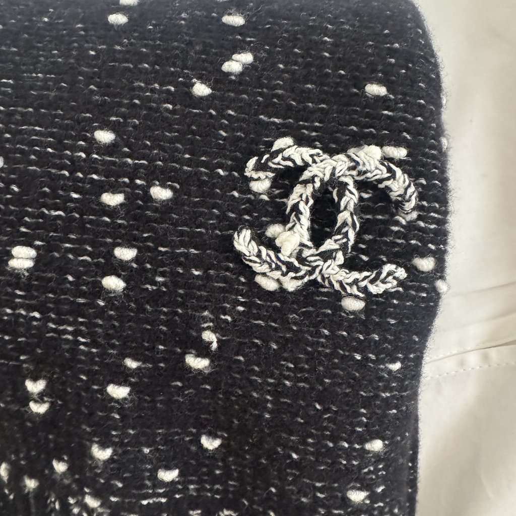Chanel Pullover Black Wool Never worn, with tag - Back View