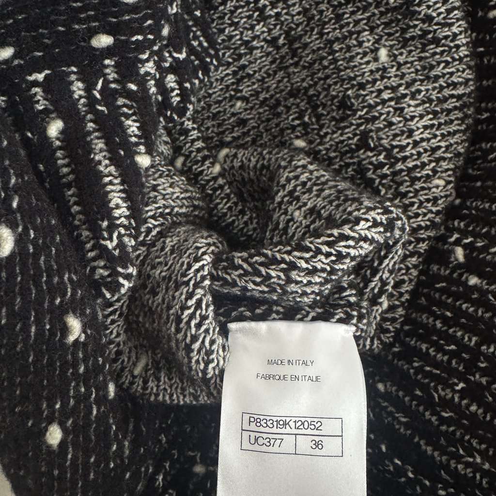 Chanel Pullover Black Wool Never worn, with tag - Model View