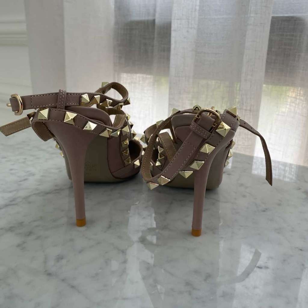 Valentino Garavani Rockstud pumps Brown Leather Never worn - Back View
