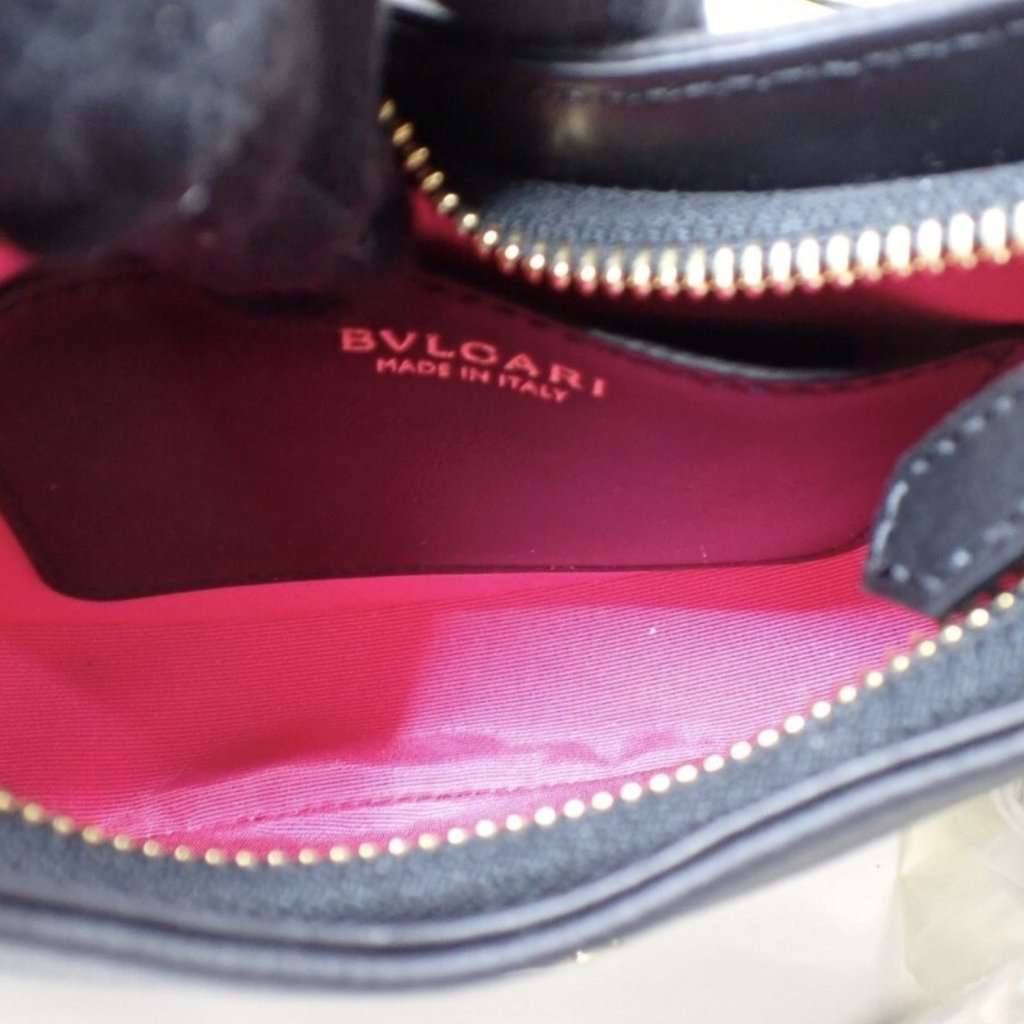 Bvlgari Serpenti Ellipse Leather bag Black Leather Never worn - Model View