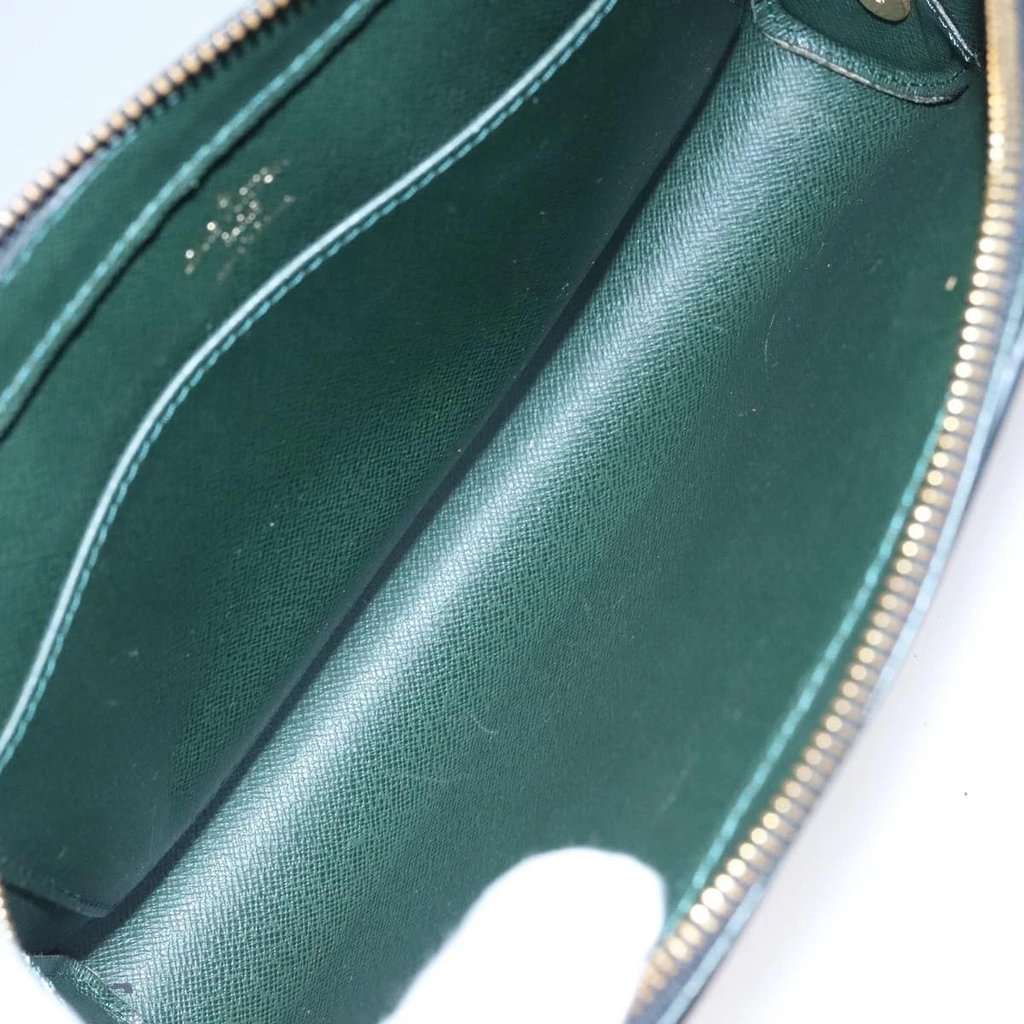 Louis Vuitton Clutch Green Leather Good - Model View