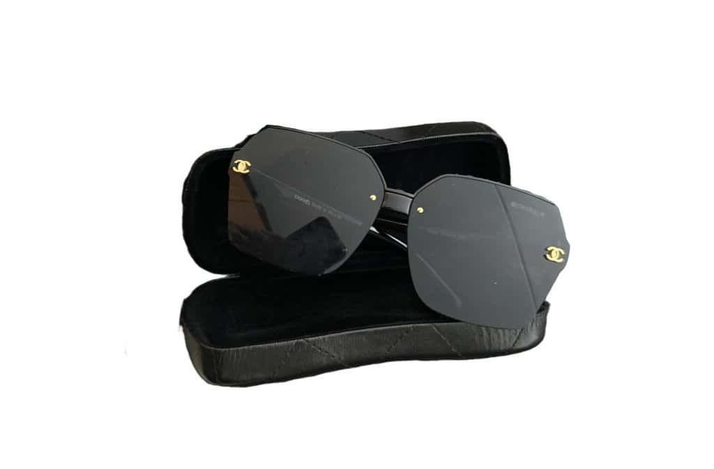 Chanel Chanel sunglasses Black Very good - Front View