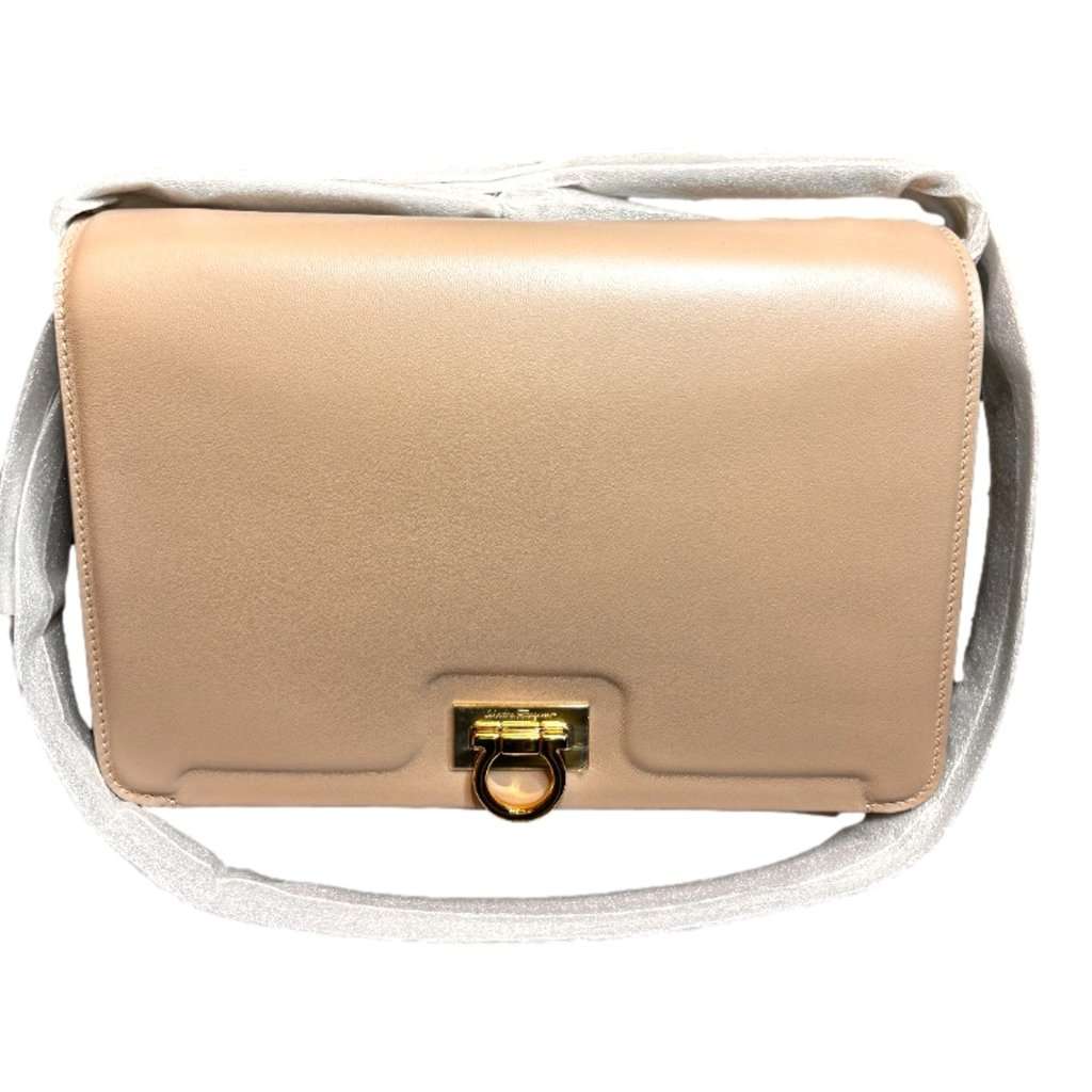 Salvatore Ferragamo Ferragamo Trifolio Soft Leather Flap Crossbody Bag Ameretti Beige Gold Hardware Beige Leather Never worn - Front View