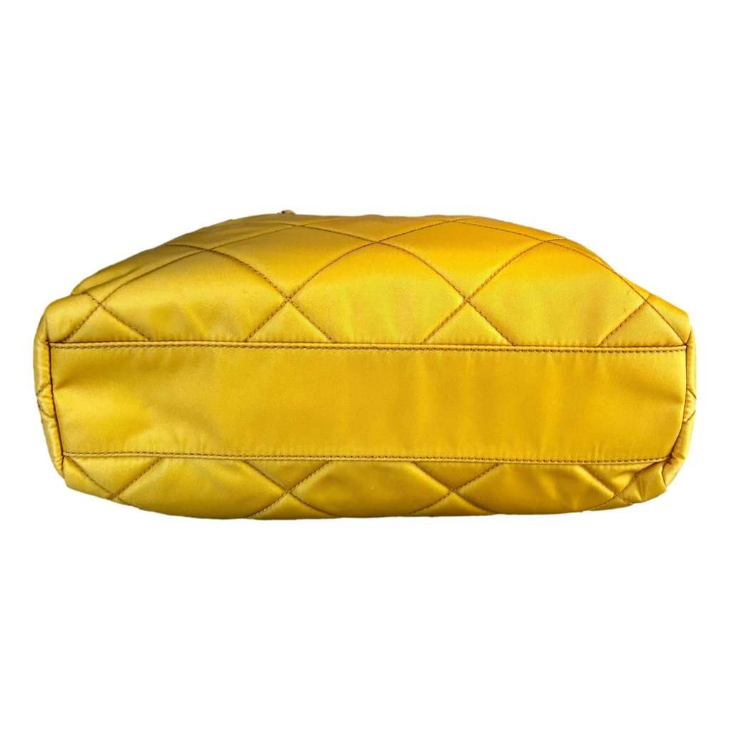 Prada Prada Re-Edition Maize Yellow 1995 Chaîne Re-Nylon Tote Bag Yellow Never worn - Model View