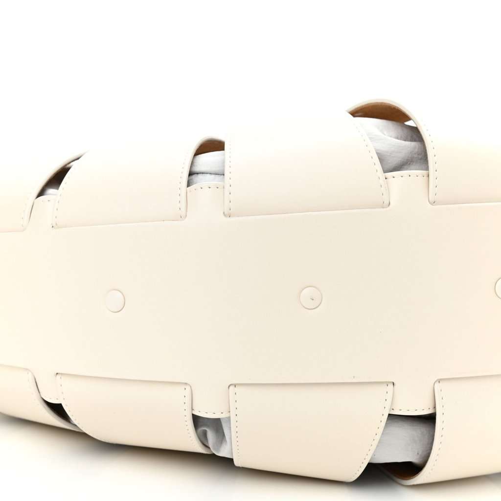 Bottega Veneta Bottega Veneta The Shell Bag Frost White French Calfskin Shoulder Bag White Leather Never worn - Box View