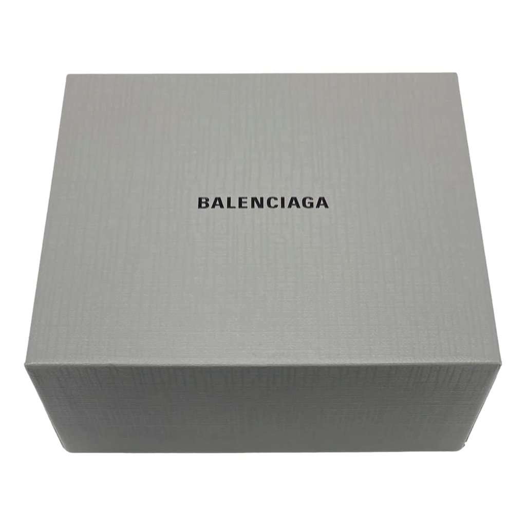 Balenciaga Balenciaga Crush Quilted Metallic Gold Leather Card Holder Wallet Gold Hardware Gold Leather Never worn - Model View