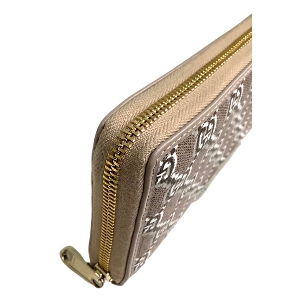 Gucci Gucci GG Shadow Continental Zip Around Wallet Beige Brown Brown Leather Never worn - Model View