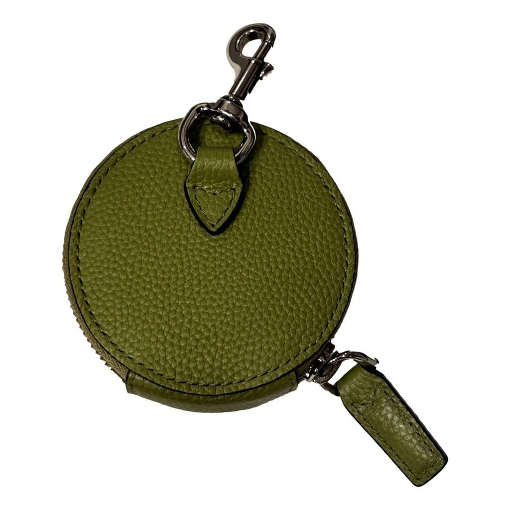 Gucci Gucci Round Coin Case Keychain Calf Leather Lime Green Pouch Green Leather Never worn - Model View