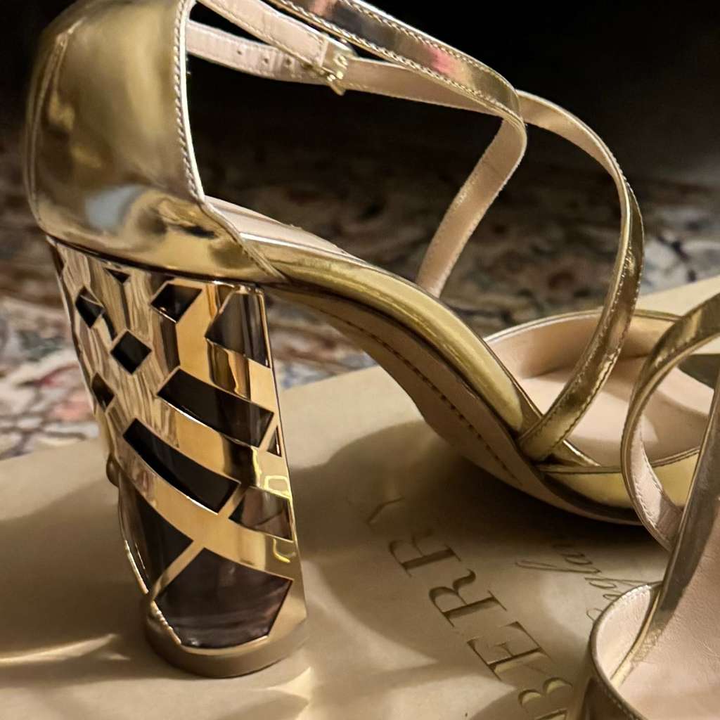 Burberry Sandals heels golden Gold Gold Never worn - Back View