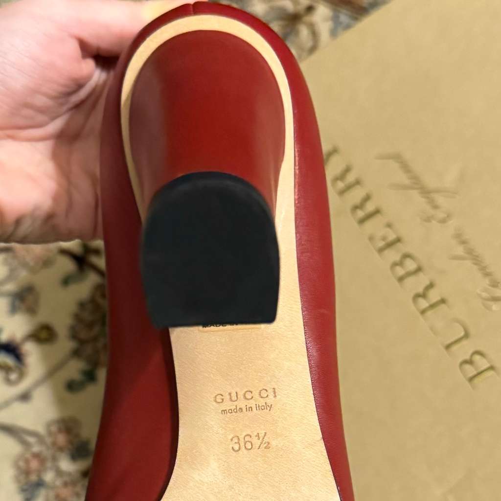 Gucci Red Leather heels Burgundy Leather Very good condition - Back View