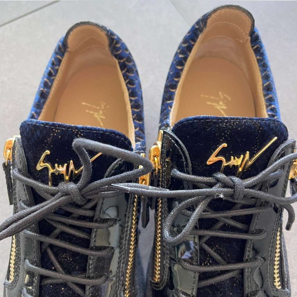 Giuseppe Zanotti Velvet Zip Blue Velvet Very good condition - Model View
