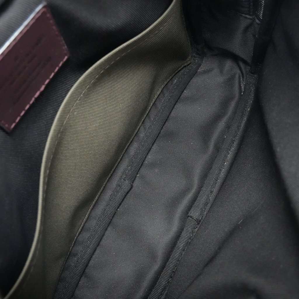 Louis Vuitton Multi-Pocket Messenger Bag Multicolor MultiColor Leather Fair - Model View