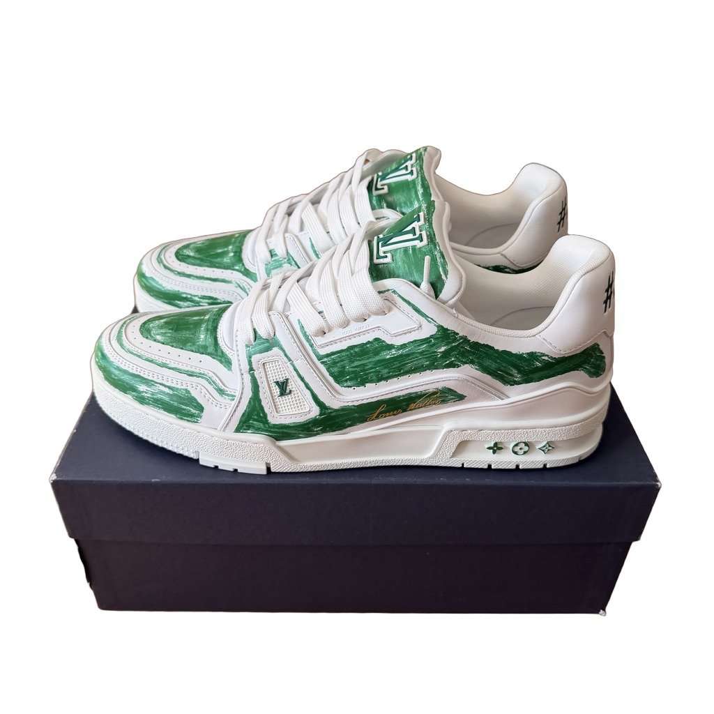 Louis Vuitton LV Trainer Green Leather Never worn - Front View