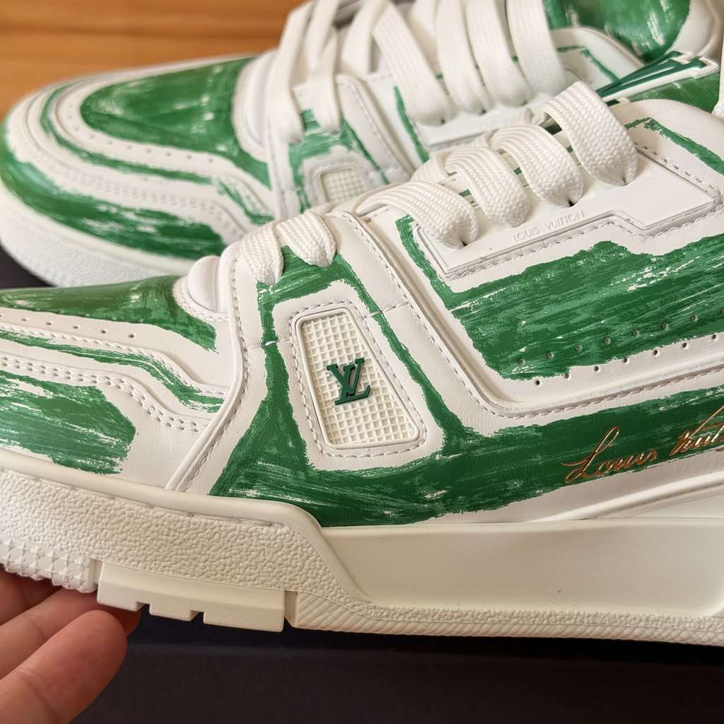 Louis Vuitton LV Trainer Green Leather Never worn - Inside View