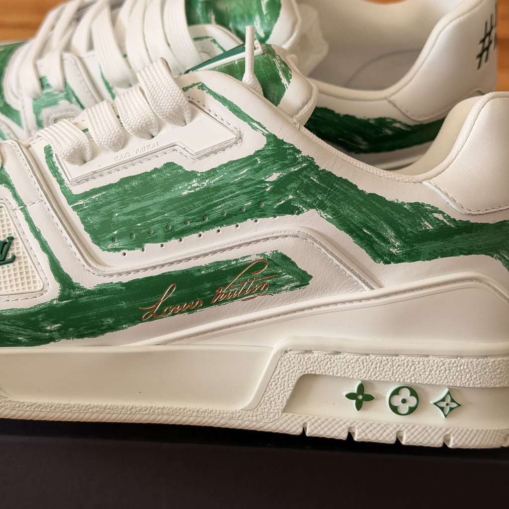 Louis Vuitton LV Trainer Green Leather Never worn - Model View