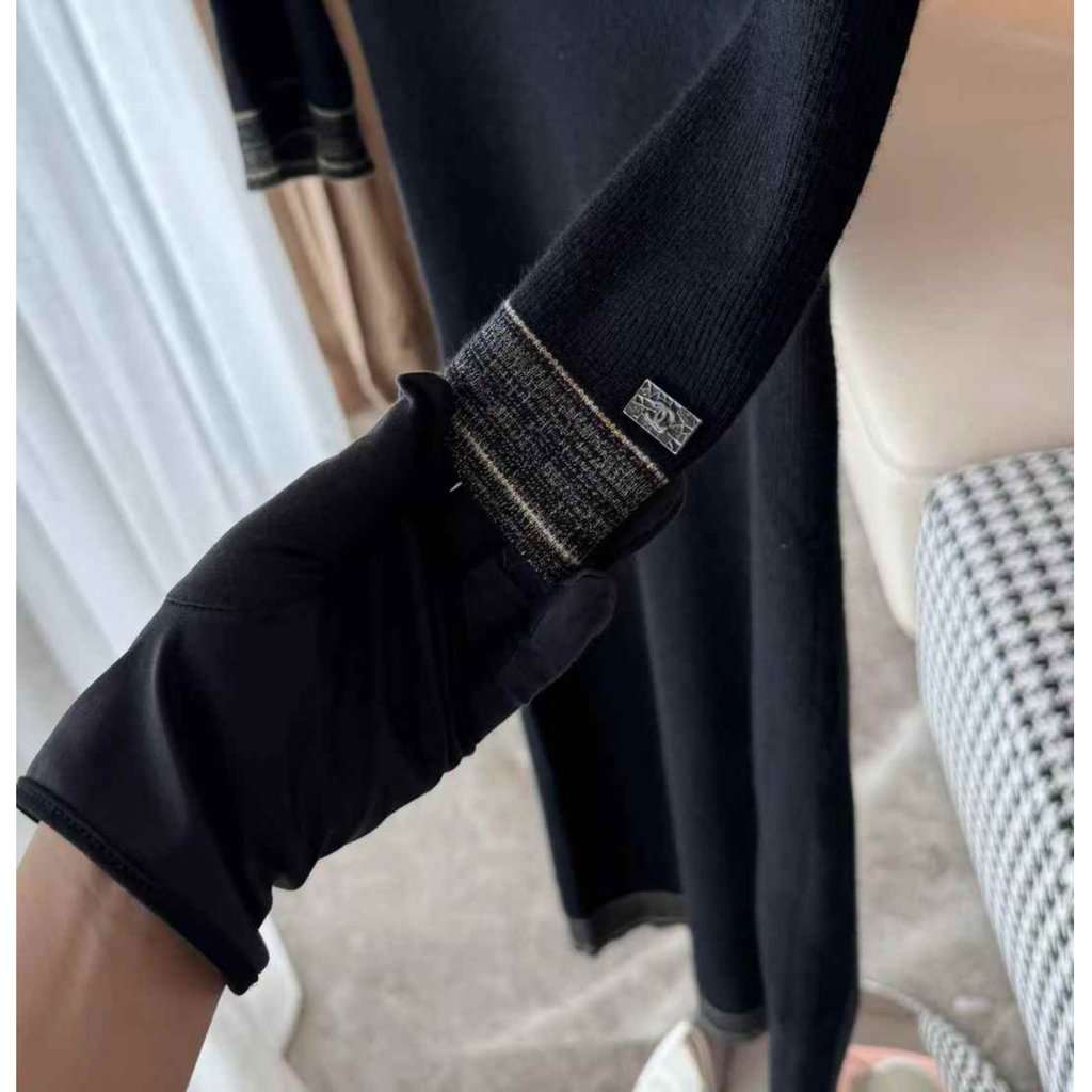 Chanel Black Cashmere Dress Black Cashmere Very good - Model View