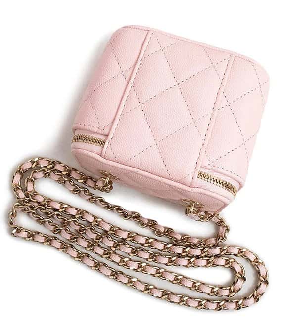 Chanel Matelasse Light Pink Classic Small Vanity Case with Chain in Caviar Leather with Champagne Gold Hardware Beige Leather Never worn - Inside View