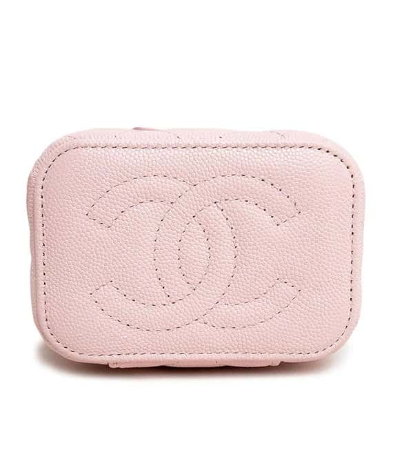 Chanel Matelasse Light Pink Classic Small Vanity Case with Chain in Caviar Leather with Champagne Gold Hardware Beige Leather Never worn - Model View