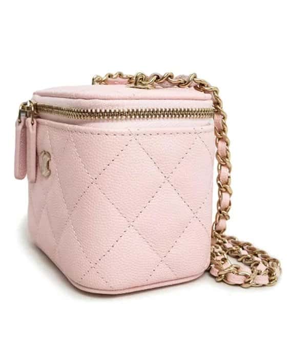 Chanel Matelasse Light Pink Classic Small Vanity Case with Chain in Caviar Leather with Champagne Gold Hardware Beige Leather Never worn - Box View